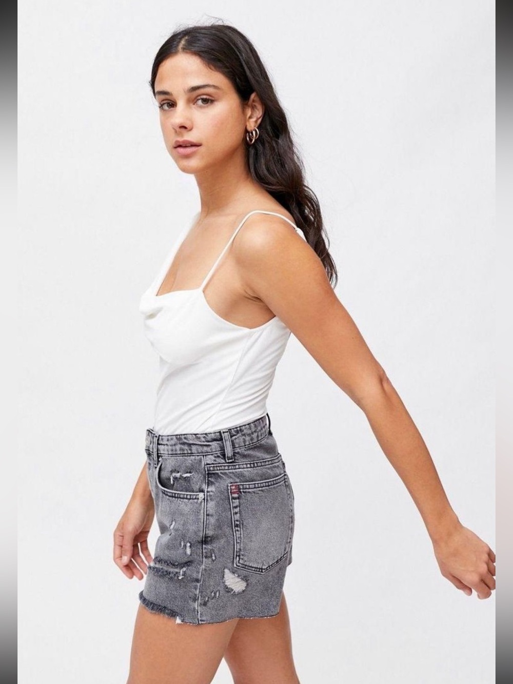 Brand new Urban Outfitters Women's Distressed High-Waist Denim Shorts - 25” - Picture 2 of 3